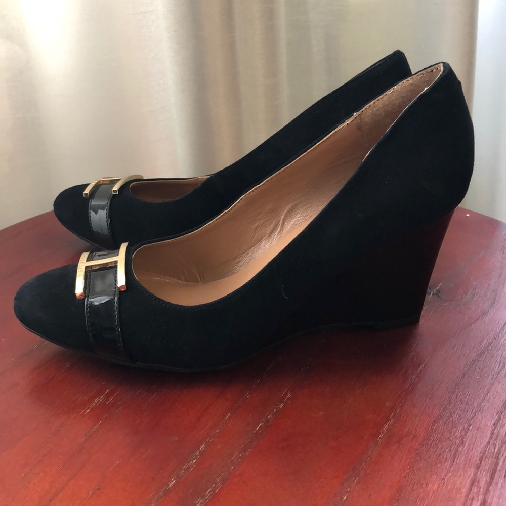 Tommy Hilfiger Black Suede/Patent Leather Wedge 6M - Picture 2 of 6